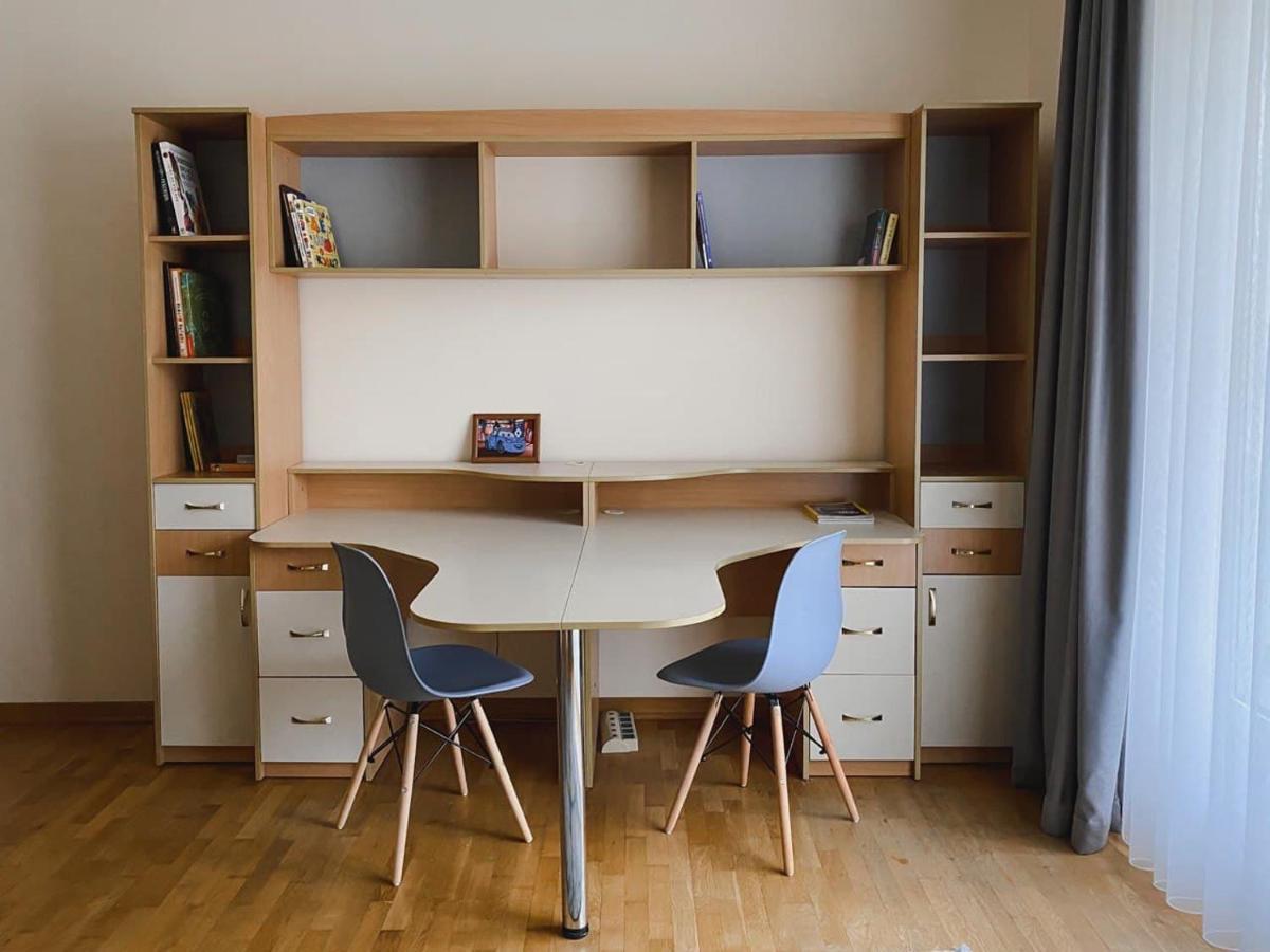 Family Apartment Near The University TTchernivtsi Extérieur photo