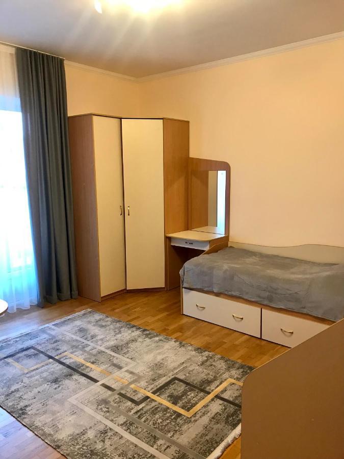 Family Apartment Near The University TTchernivtsi Extérieur photo