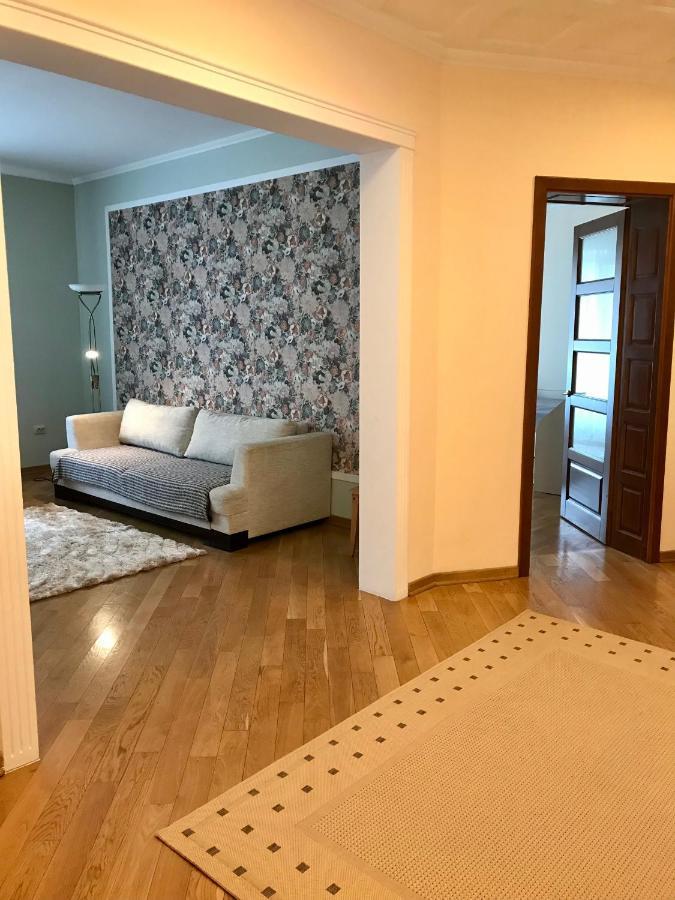 Family Apartment Near The University TTchernivtsi Extérieur photo