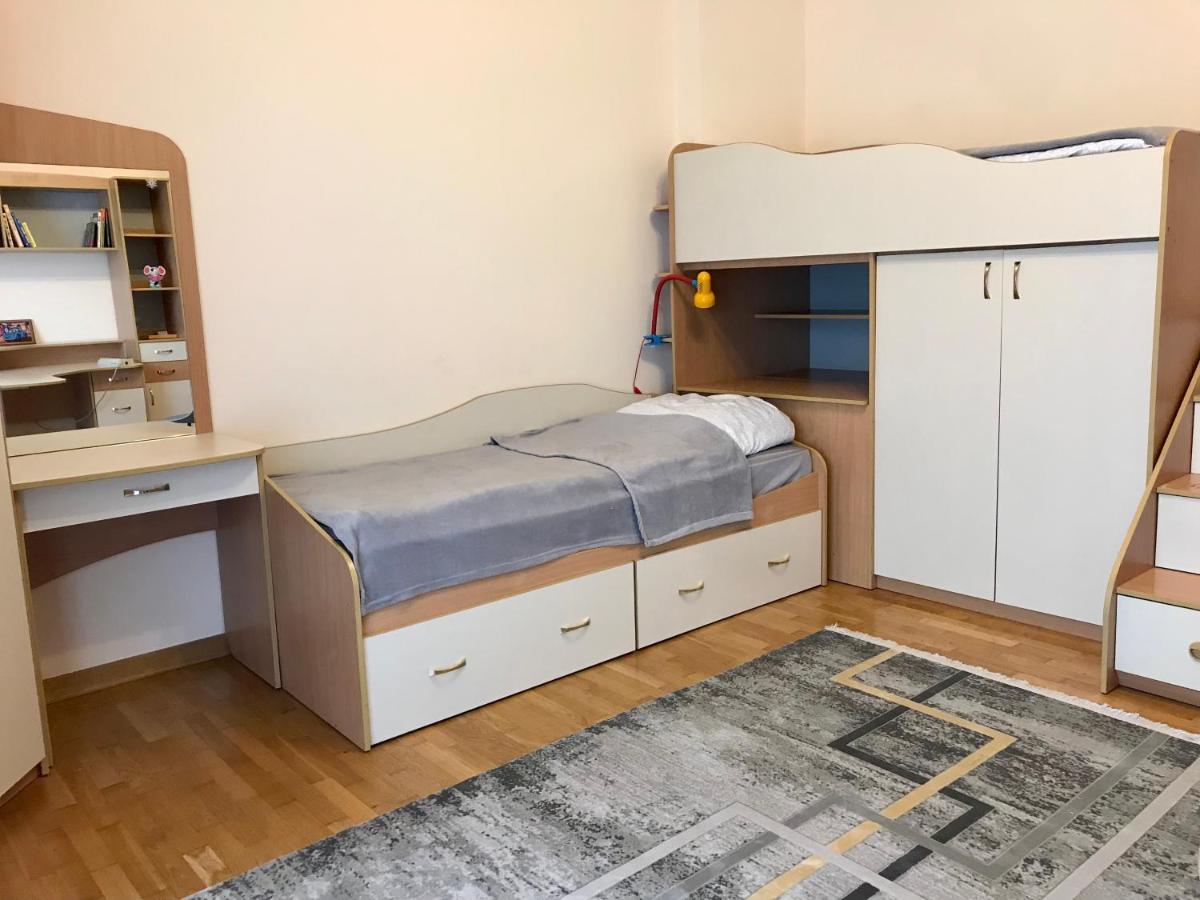 Family Apartment Near The University TTchernivtsi Extérieur photo
