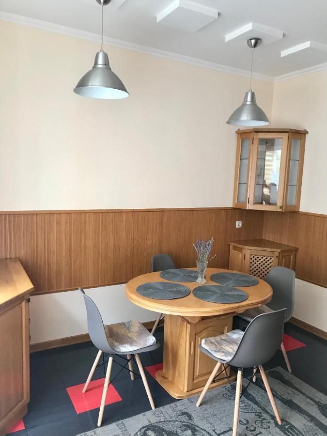 Family Apartment Near The University TTchernivtsi Extérieur photo