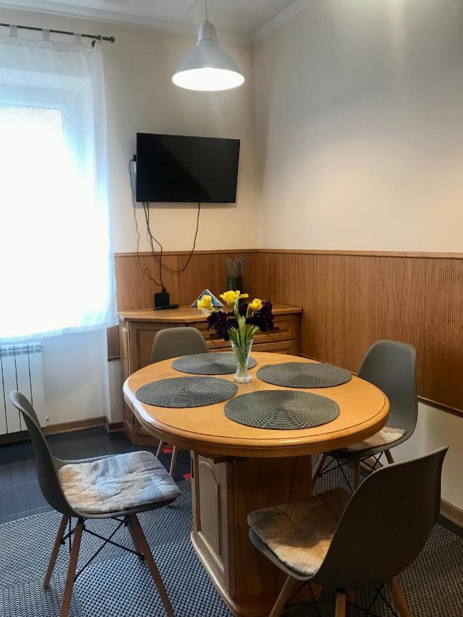 Family Apartment Near The University TTchernivtsi Extérieur photo