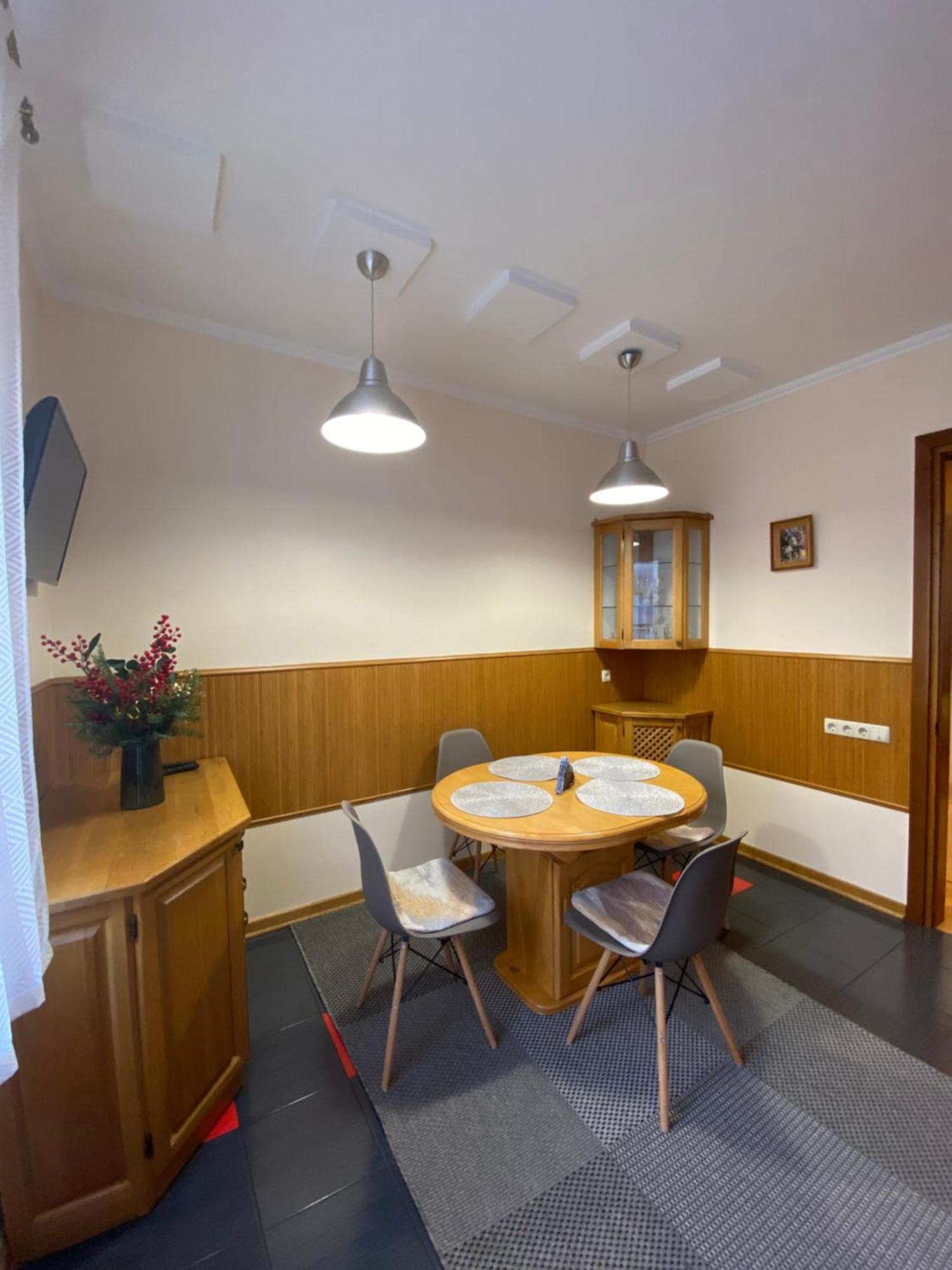 Family Apartment Near The University TTchernivtsi Extérieur photo